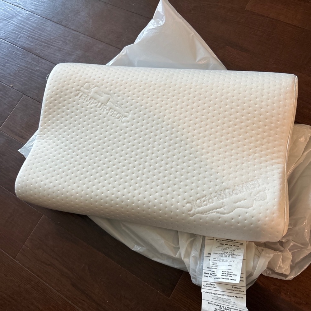 Tempur Pedic Memory foam Pillow Nwot